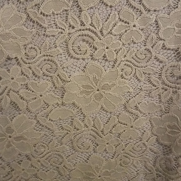 Lace dress - Picture 2 of 3